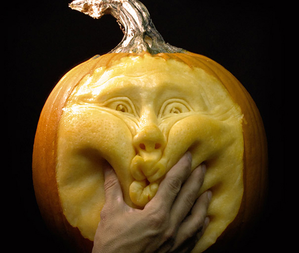 [Image: hyper-realistic-pumpkin-sculptures-ray-v...picame.jpg]