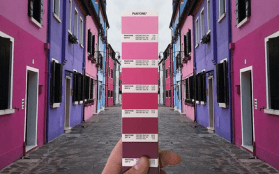 Il designer Andrea Antoni ha scovato le scale Pantone in giro per il mondo.