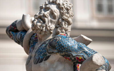 Dialogo tra passato e presente nelle sculture di marmo tatuate di Fabio Viale