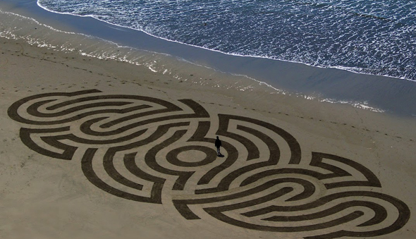 Sand art by Andres Amador